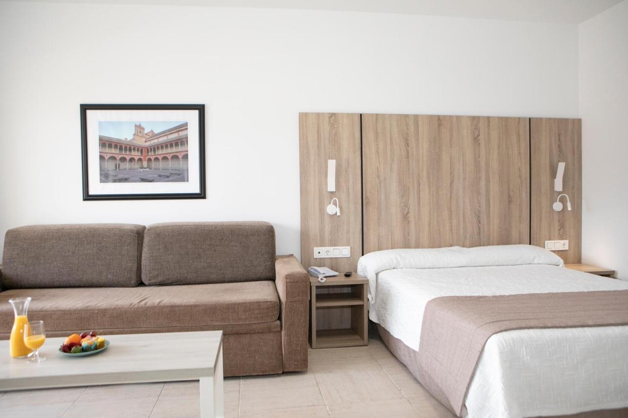Hotel Apartamentos Pyr Фуенхірола Екстер'єр фото