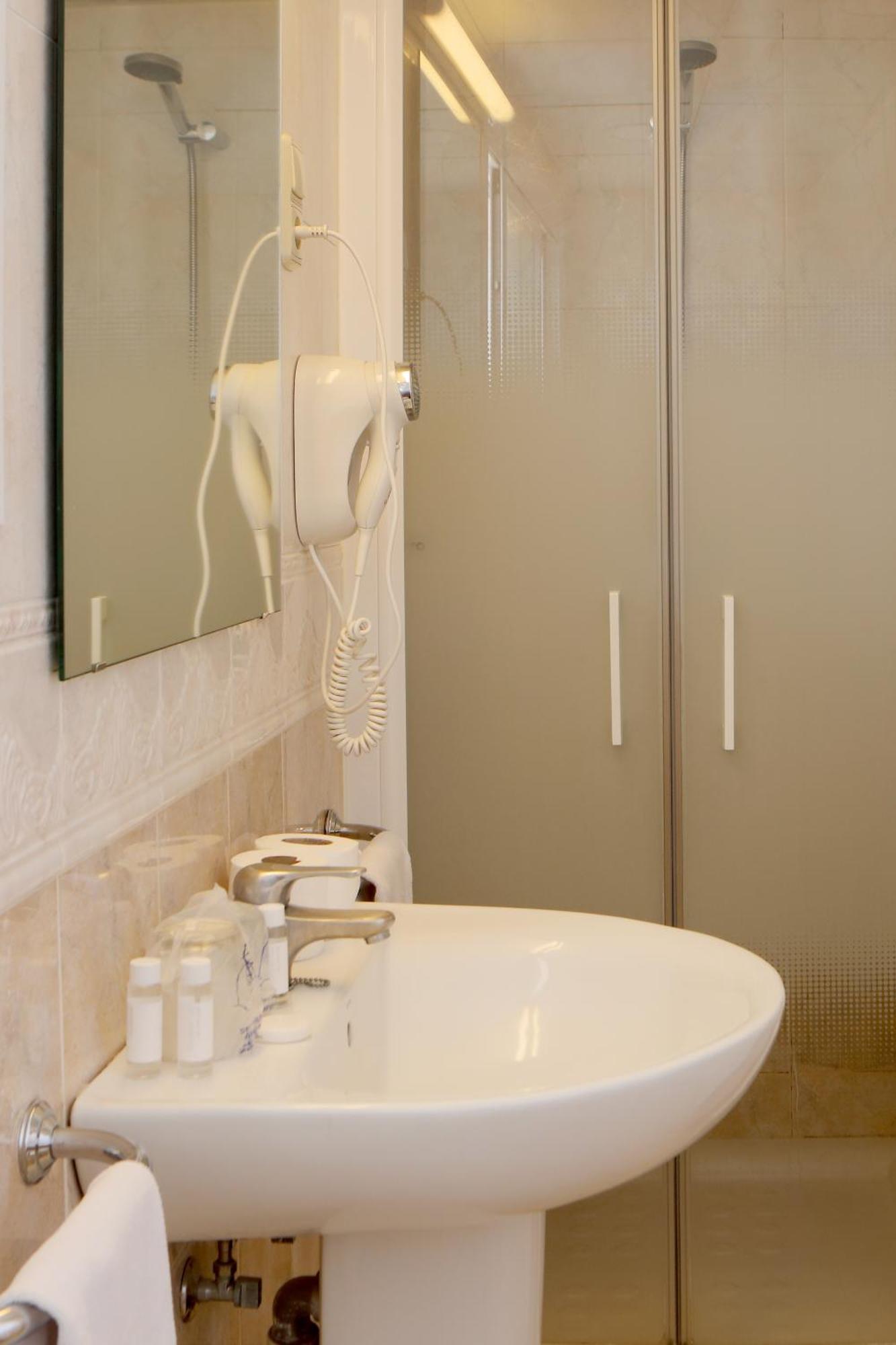 Hotel Apartamentos Pyr Фуенхірола Екстер'єр фото
