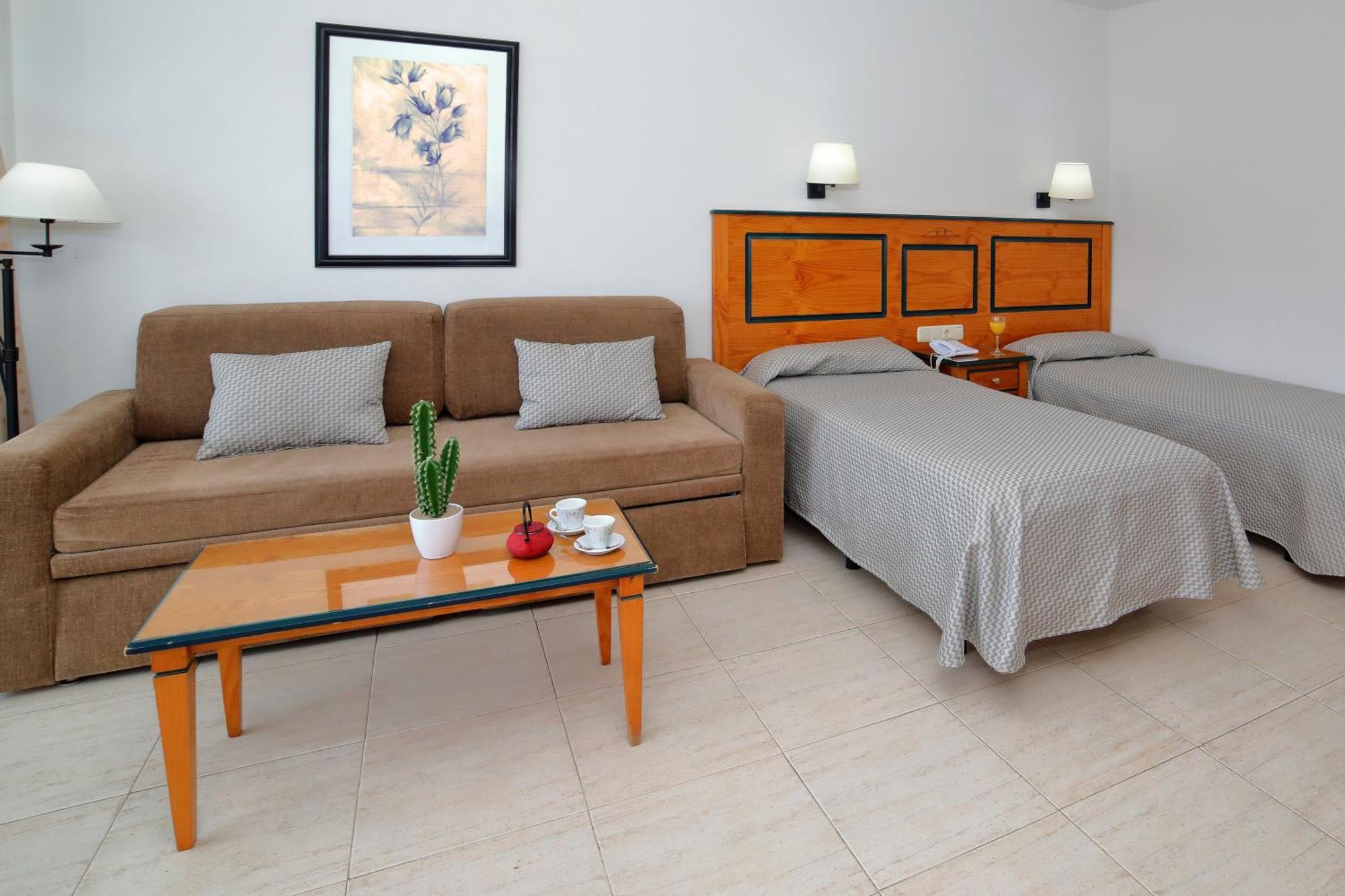Hotel Apartamentos Pyr Фуенхірола Екстер'єр фото
