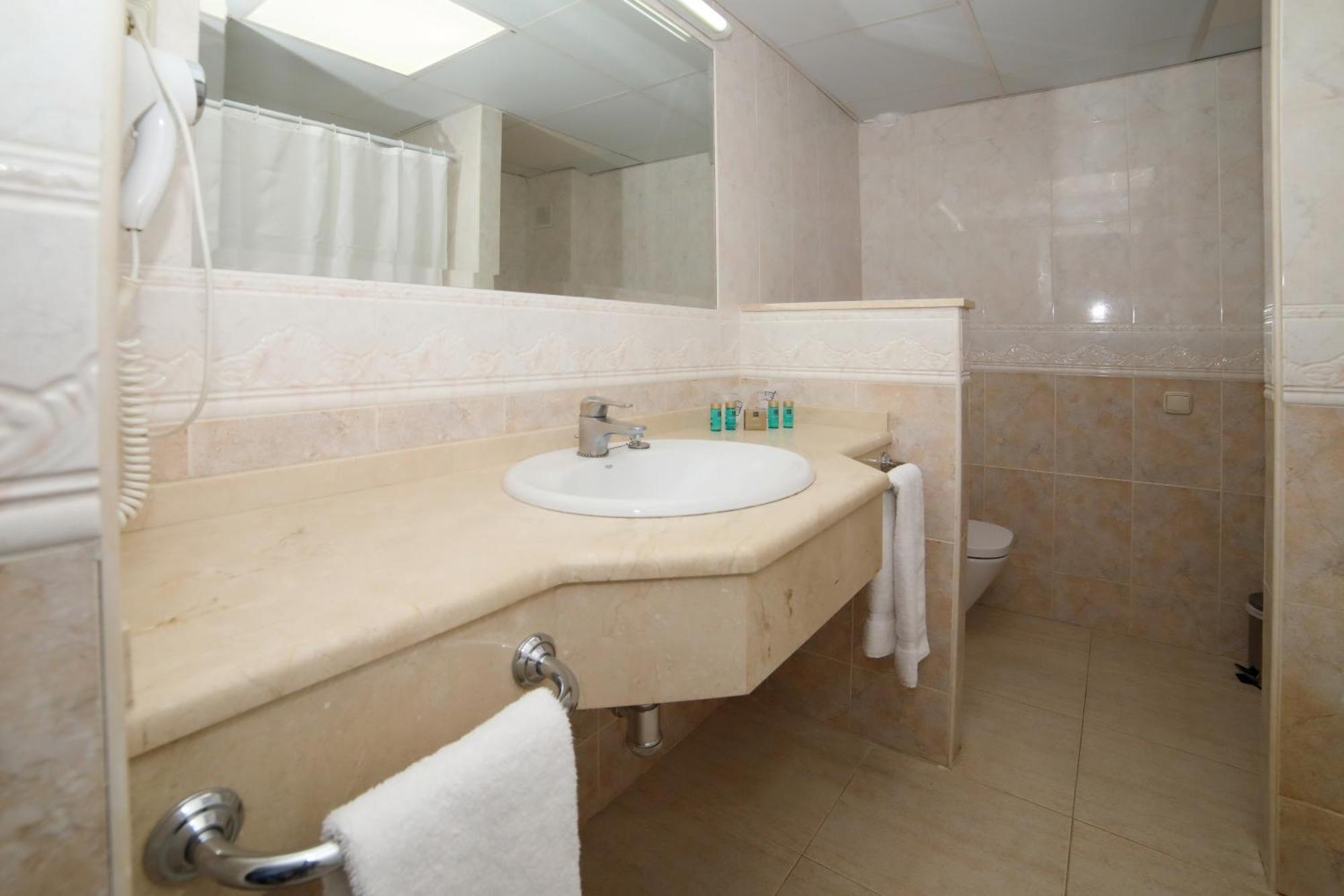 Hotel Apartamentos Pyr Фуенхірола Екстер'єр фото