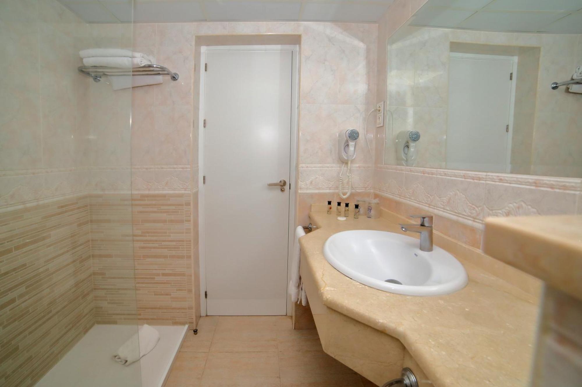 Hotel Apartamentos Pyr Фуенхірола Екстер'єр фото