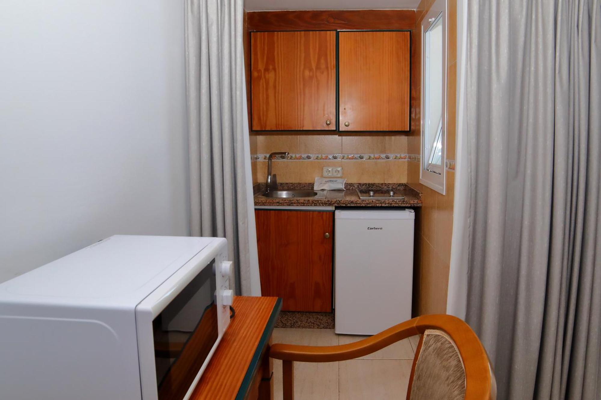 Hotel Apartamentos Pyr Фуенхірола Екстер'єр фото