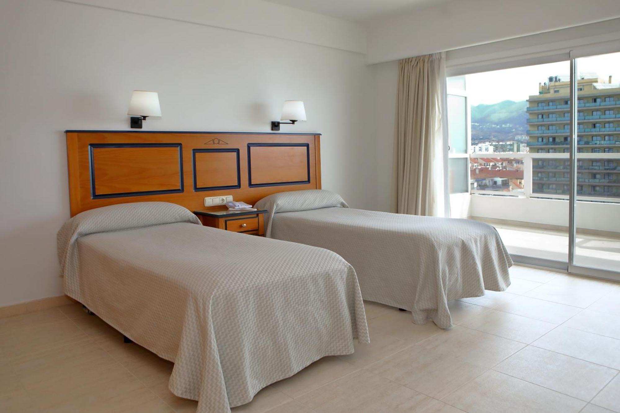 Hotel Apartamentos Pyr Фуенхірола Екстер'єр фото