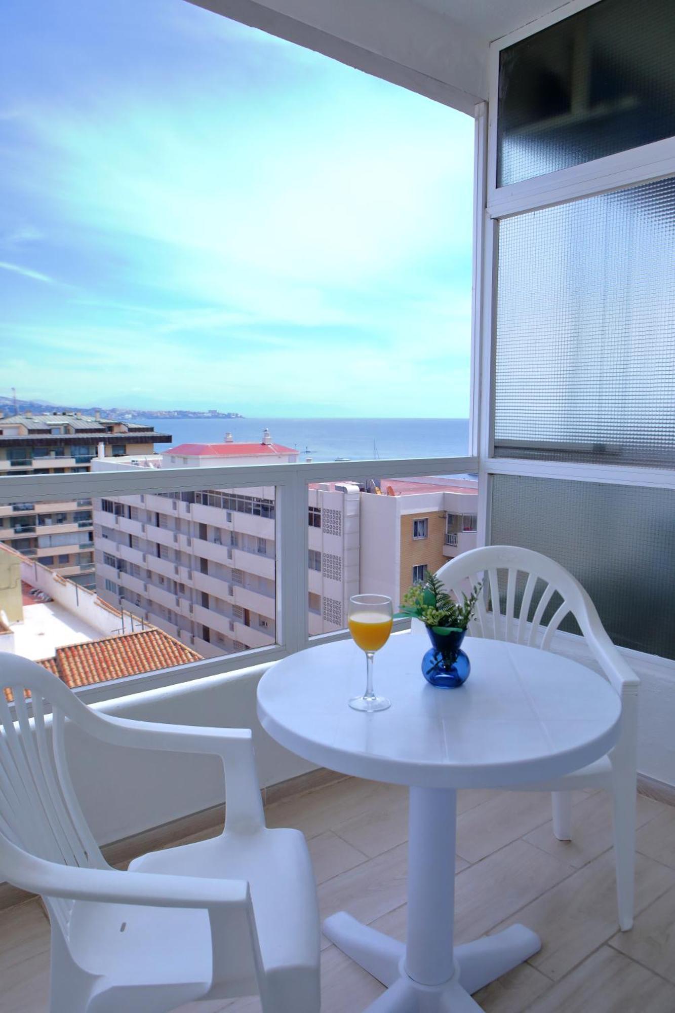 Hotel Apartamentos Pyr Фуенхірола Екстер'єр фото