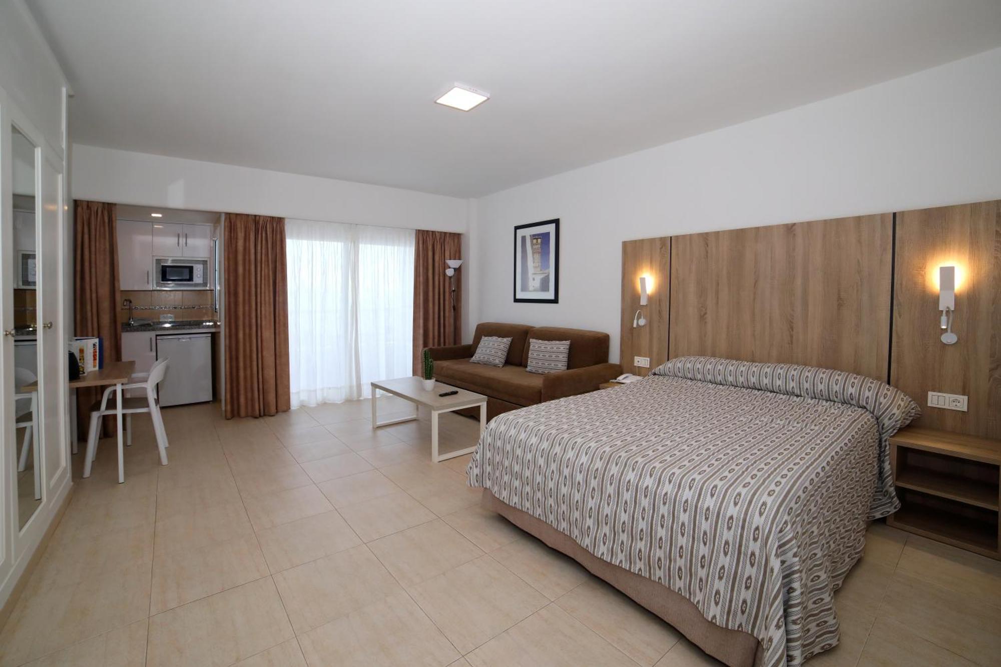 Hotel Apartamentos Pyr Фуенхірола Екстер'єр фото