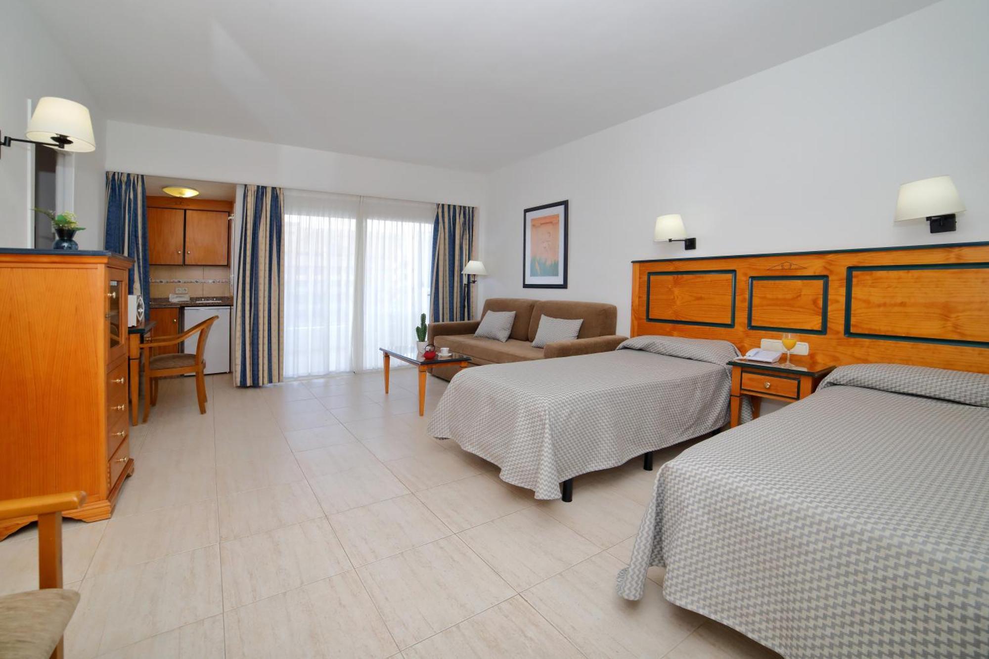 Hotel Apartamentos Pyr Фуенхірола Екстер'єр фото