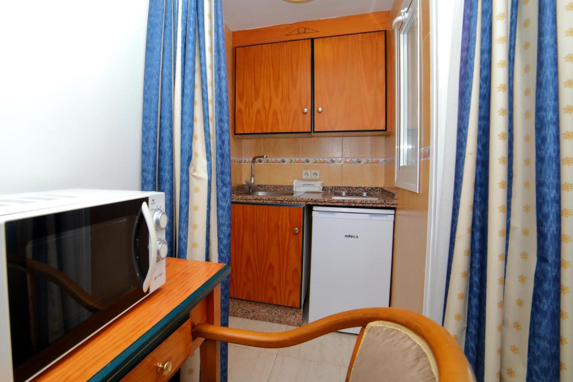 Hotel Apartamentos Pyr Фуенхірола Екстер'єр фото